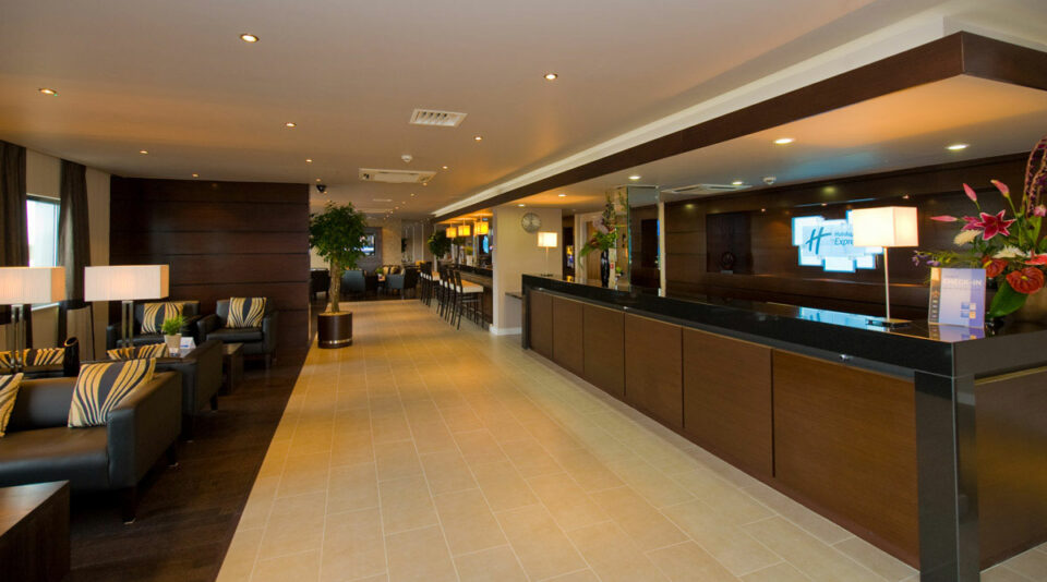 Holiday Inn Express AEC - Lobby by Occa Design