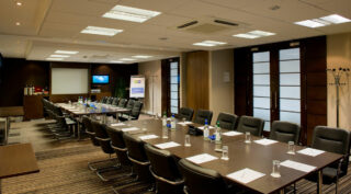 Holiday Inn Express AEC - meeting room by Occa Design
