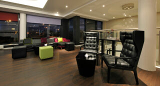 Holiday Inn Express Dundee - lounge by Occa Design