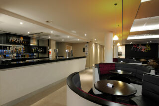 Holiday Inn Express Dundee - bar by Occa Design