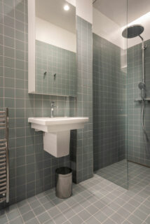 An image of a contemporary bathroom
