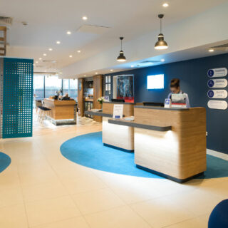 Holiday Inn Express Stockport - Hotel Reception by Occa Design